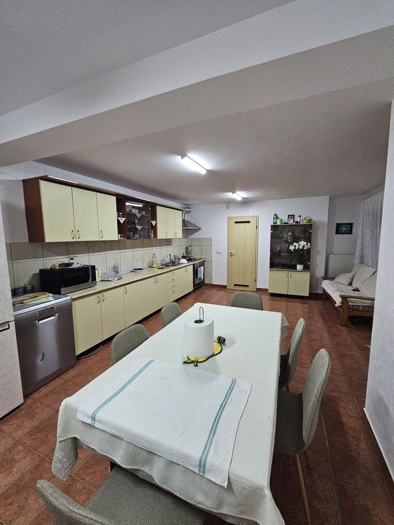 Vila  Oradea zona Iorga 420 mp ,teren 2000 ml - Poză 16