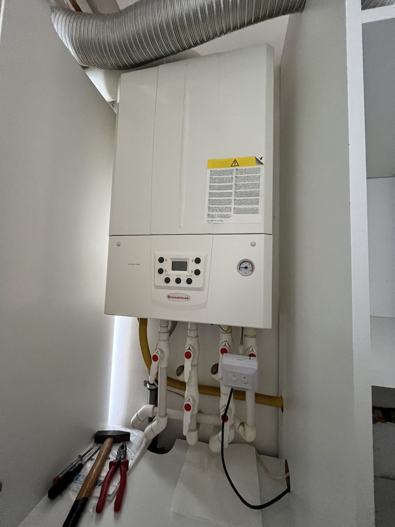 Studio bine compartimentat, parcare, complet mobilat, renovat, mutare imediata - Poză 17