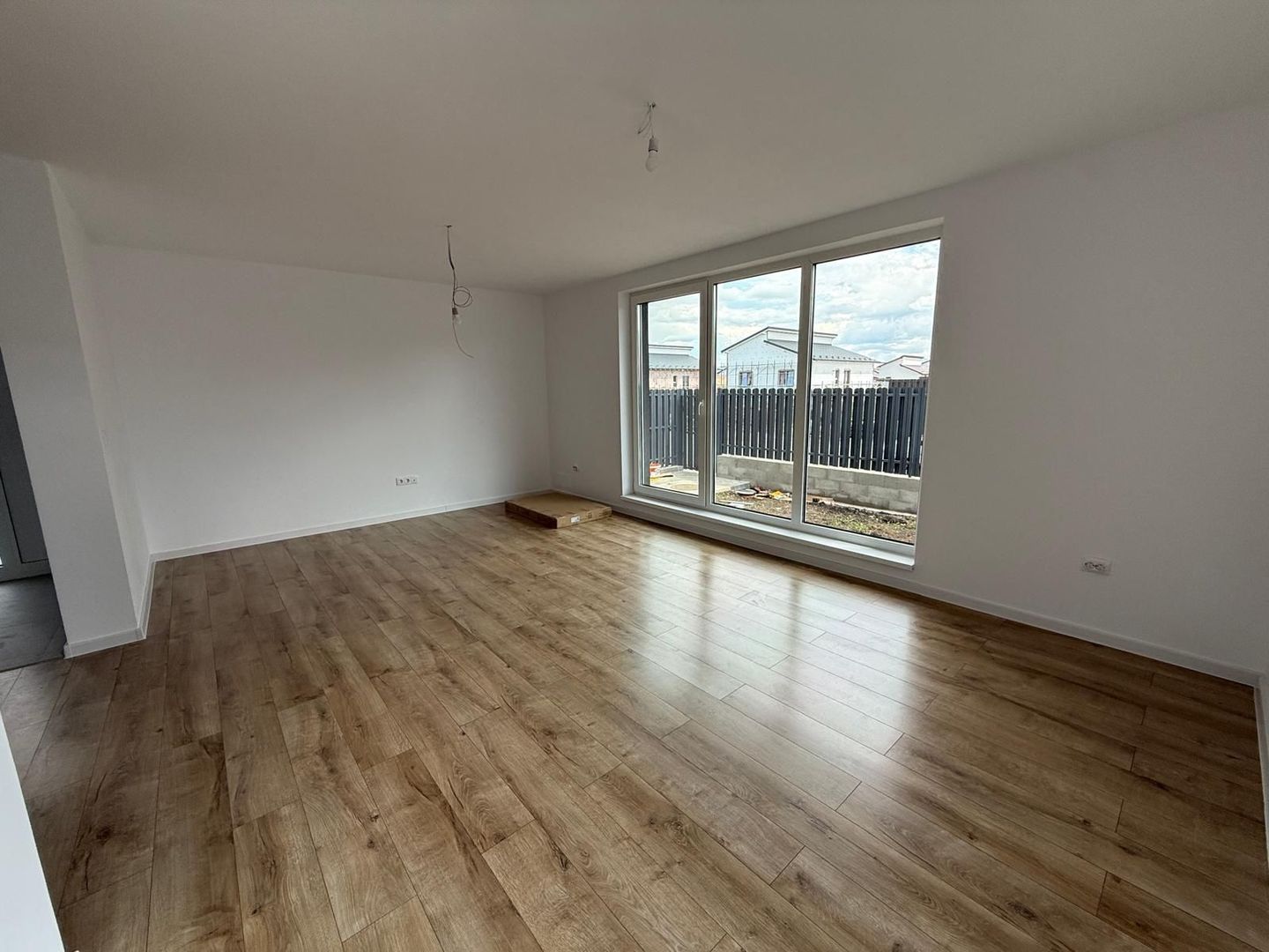 Casa/Vilă P+1 cu 4 camere de vânzare - Sânpetru - Poză 8