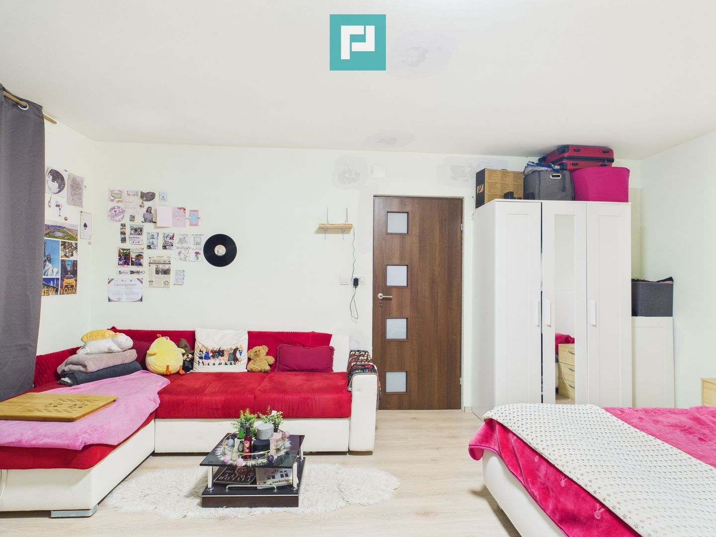 Casă complet renovată în Orțișoara. - Poză 1