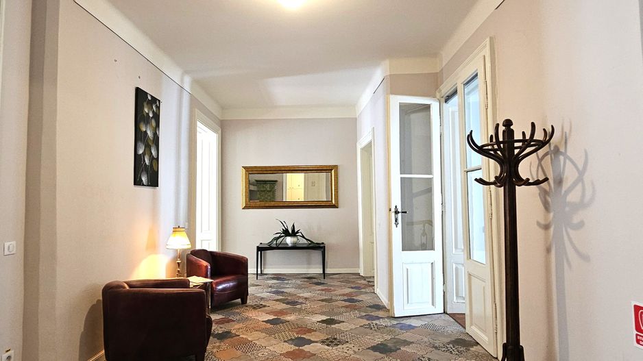 Apartament spectaculos de închiriat 4 camere 4 băi Centrul Istoric - Poză 13