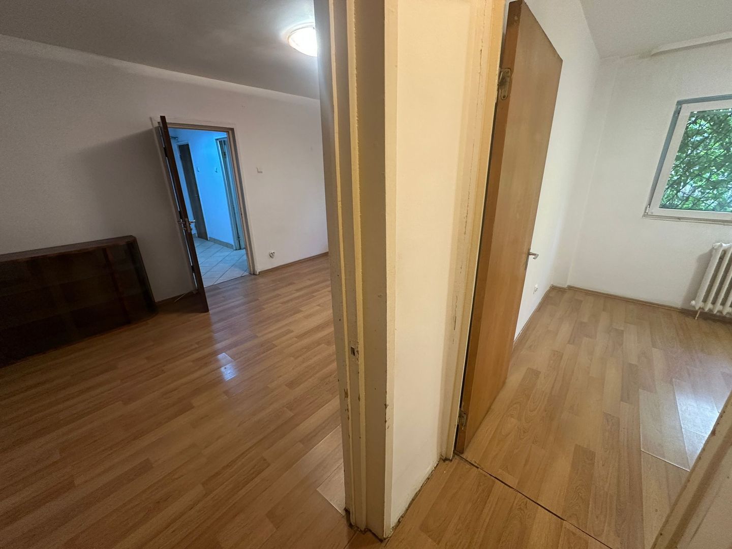 2 Camere Parter din 8 an 1982 Ideal Birou Firma Bloc Izolat Bucur Obor - Poză 4