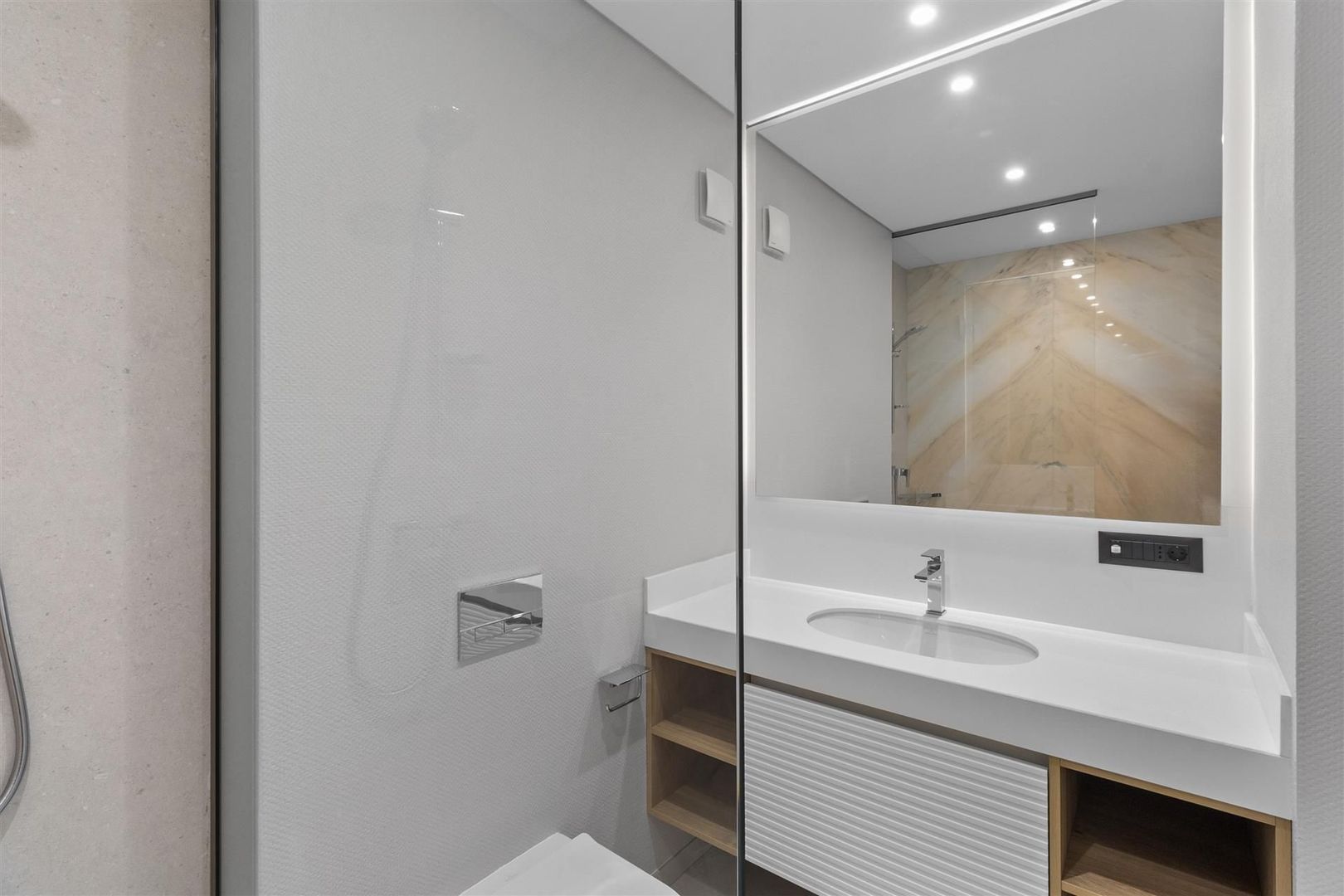 Apartament 25 cam Premium Central | Parcare Subterana si Utilitati incluse - Poză 6