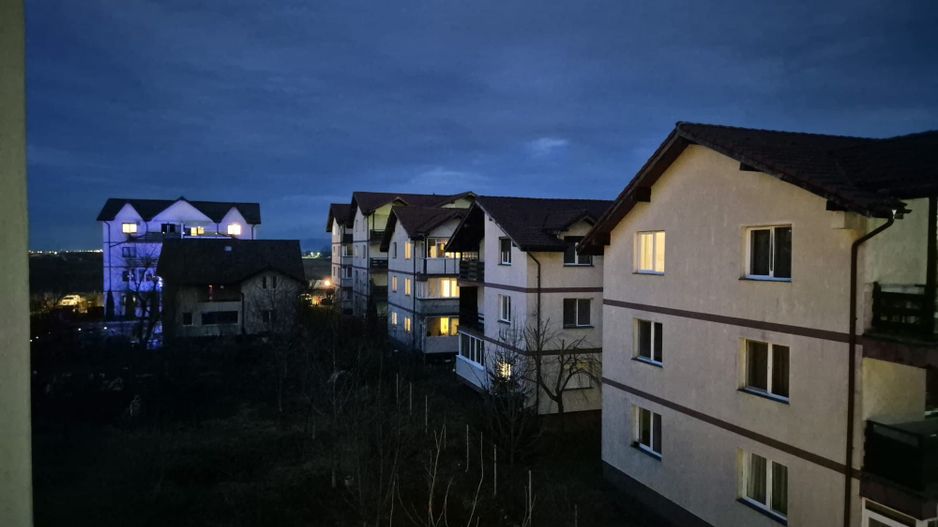 Bloc nou, sectiune mare, apartament 3 camere cu semineu, terasă mare si garaj - Poză 26