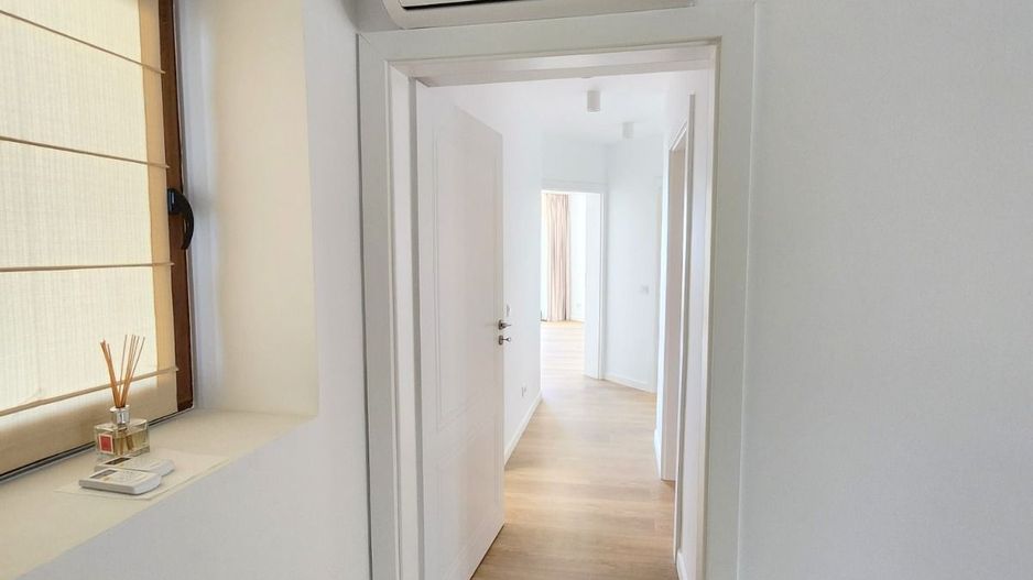 De vanzare apart. 3 camere Faleza , vedere Dunare, 78 mp, renovat premium - Poză 12