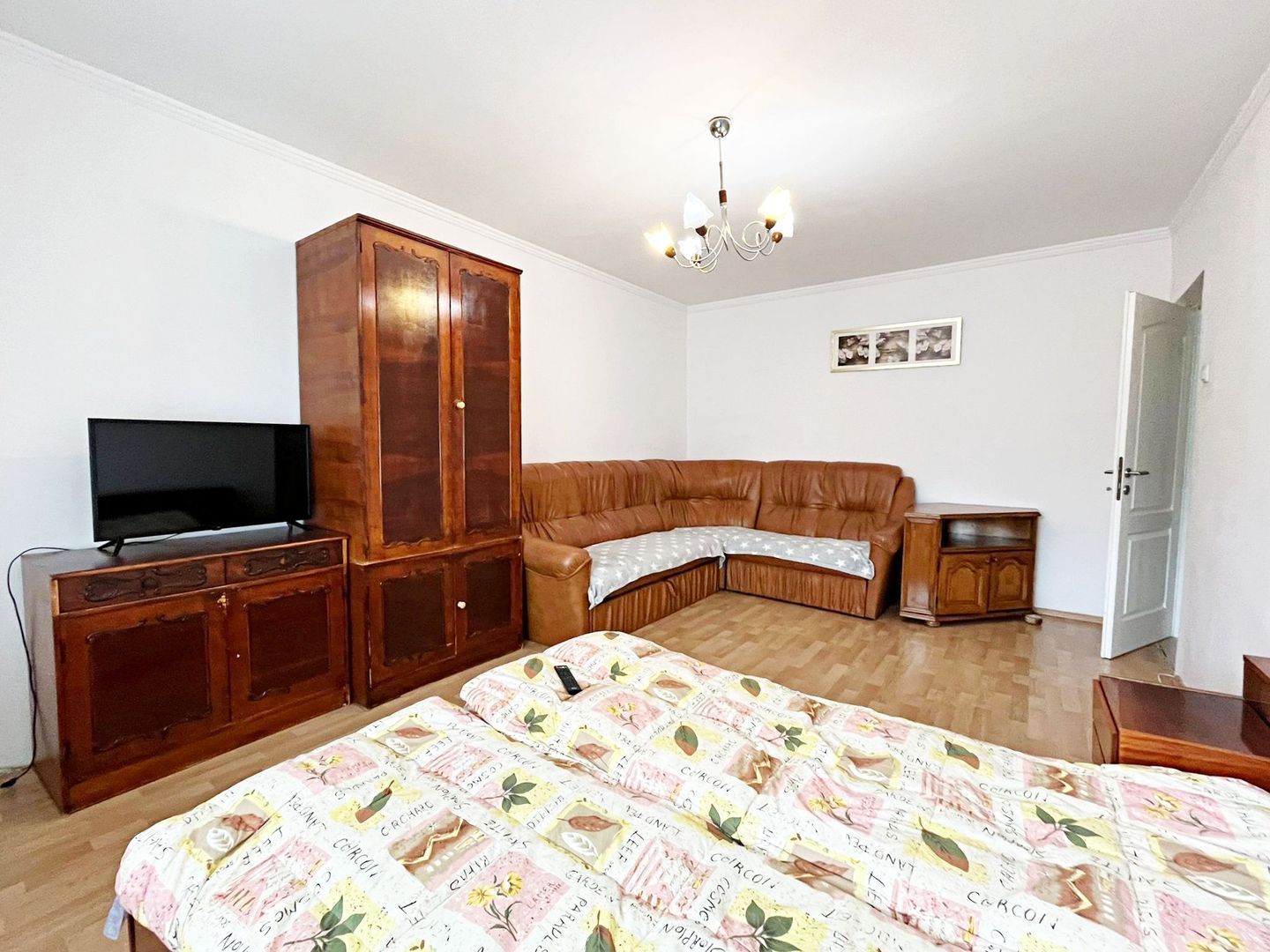 Apartament cu 3 camere la casa de inchiriat zona Decebal, Oradea - Poză 2