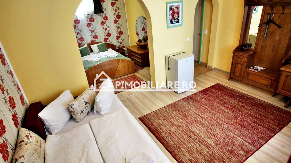 Pensiune aproape de centru,10 camere,13 băi,1 restaurant - Poză 10