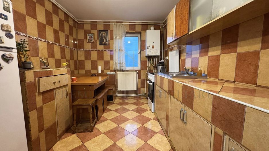 Apartament 4 Camere de vânzare în Onești - Poză 4