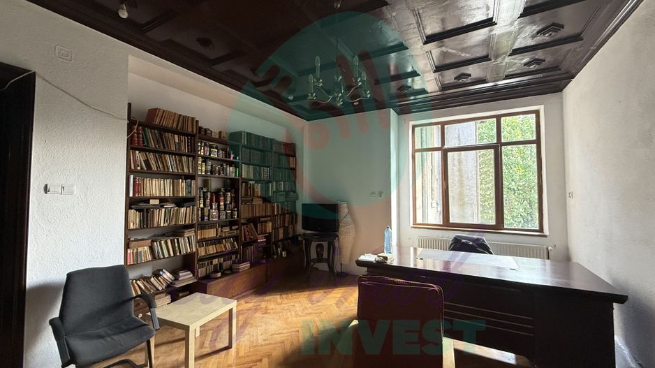 Eleganta, stil si mult potential intr-un apartament interbelic de 3 camere - Poză 2