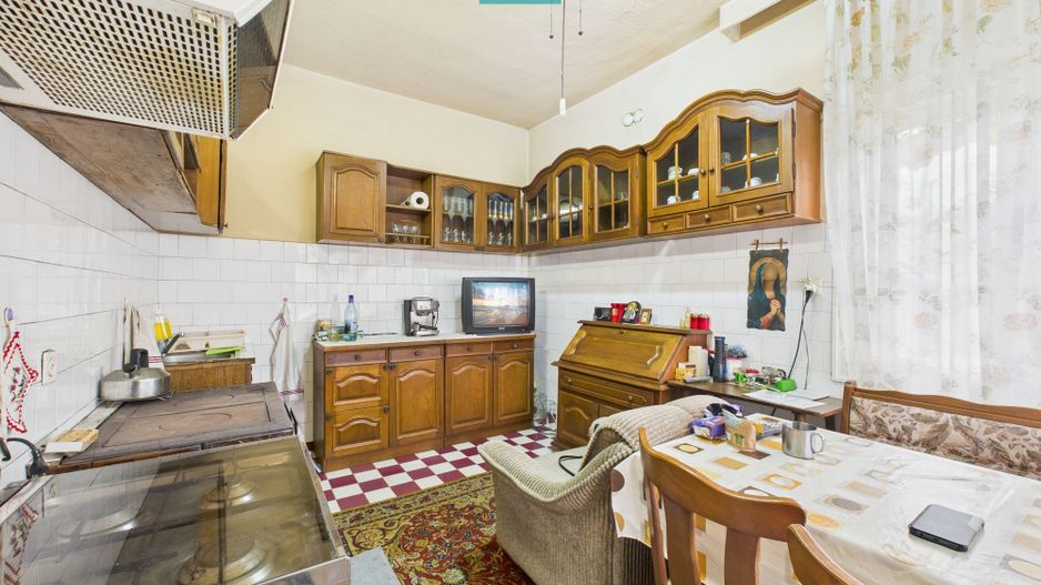 Casă cu 4 camere, în localitatea Gurahonț, Arad - Poză 2