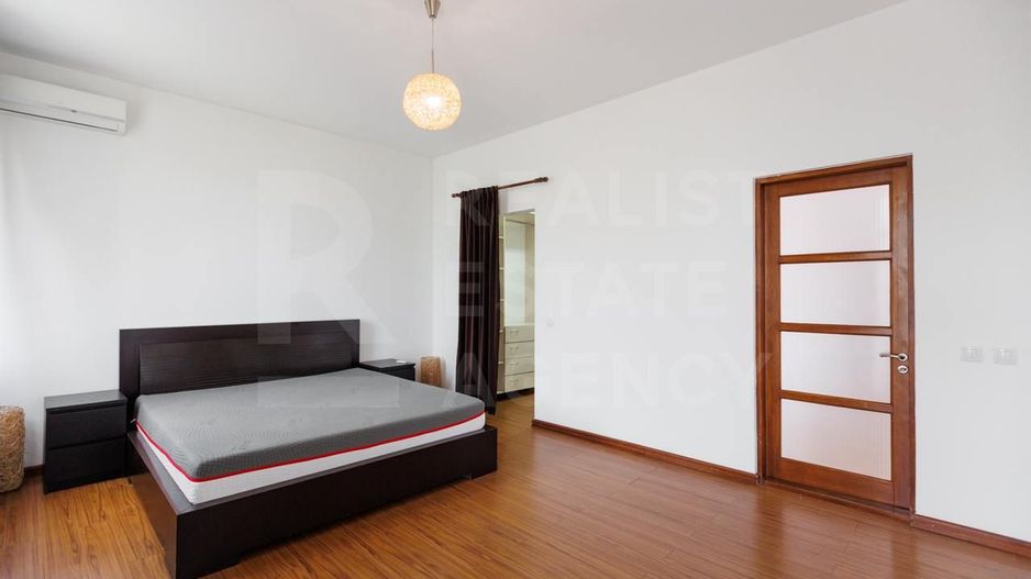 Chirie, casă/vilă, 6 camere, situată in inima capitalei - Poză 16