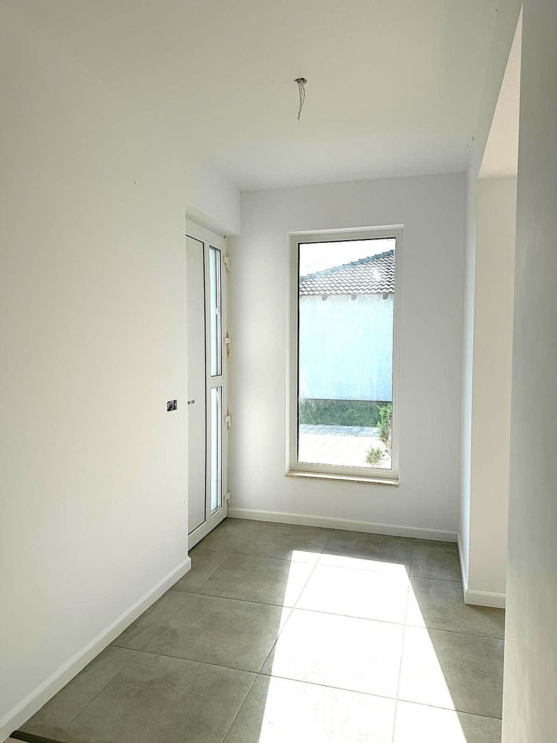 Casa de vanzare pe un singur nivel zona ORIZONT pret 220 negociabil - Poză 3