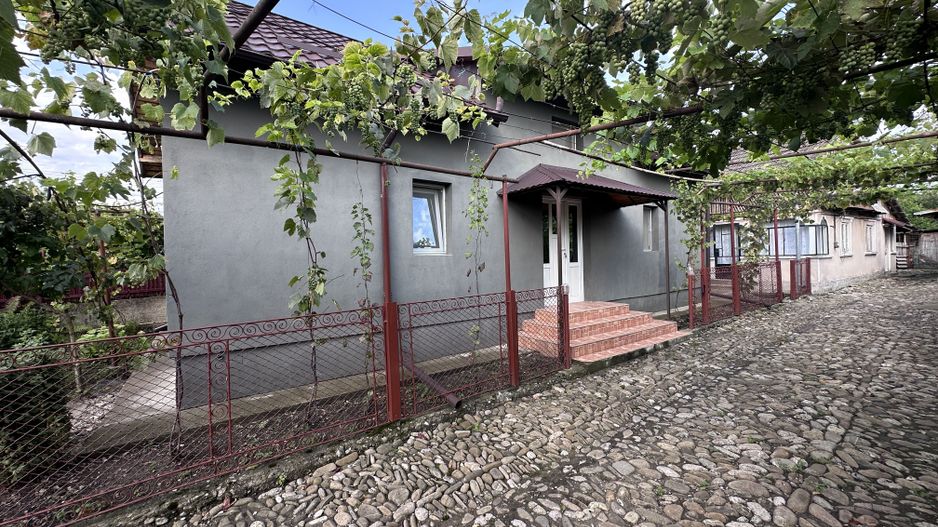Vanzare case și anexa, teren 790 mp – ideală pentru familie -Doicesti - Poză 3