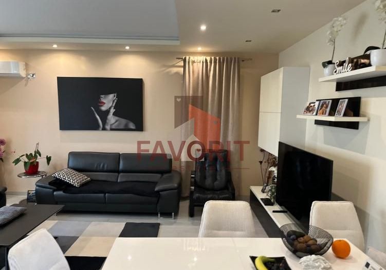 Pozitie excelenta. 2 terase spatioase. 2 locuri de parcare - Poză 1