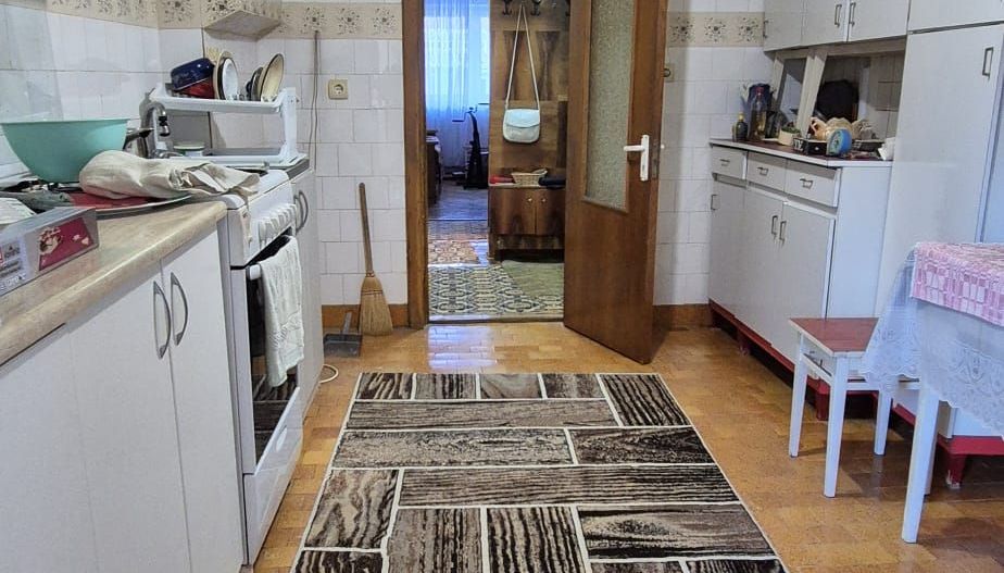 Apartament cu 3 camere de vazare in Cugir - Poză 5