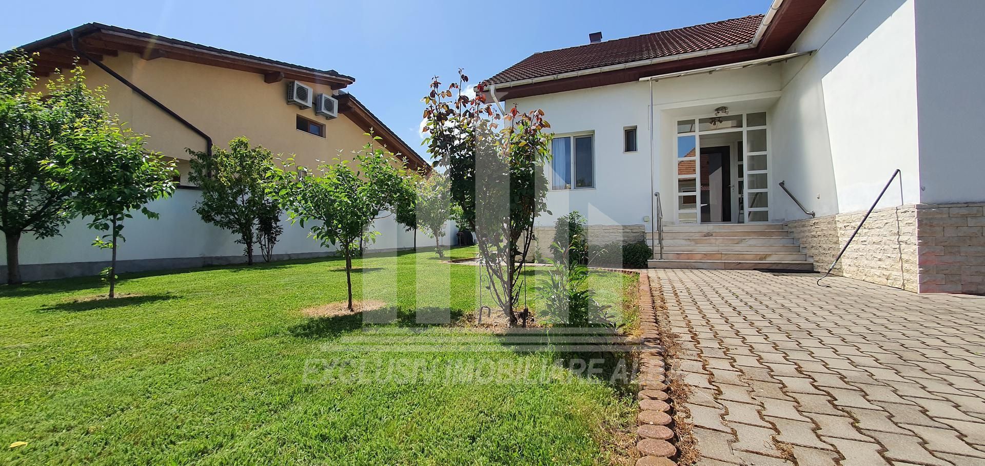 Casa individuala | 240 mp | 730 mp teren | Toate utilitatile | Cetate - Poză 1