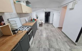 Apartament in vila zona Baicului - Poză 3