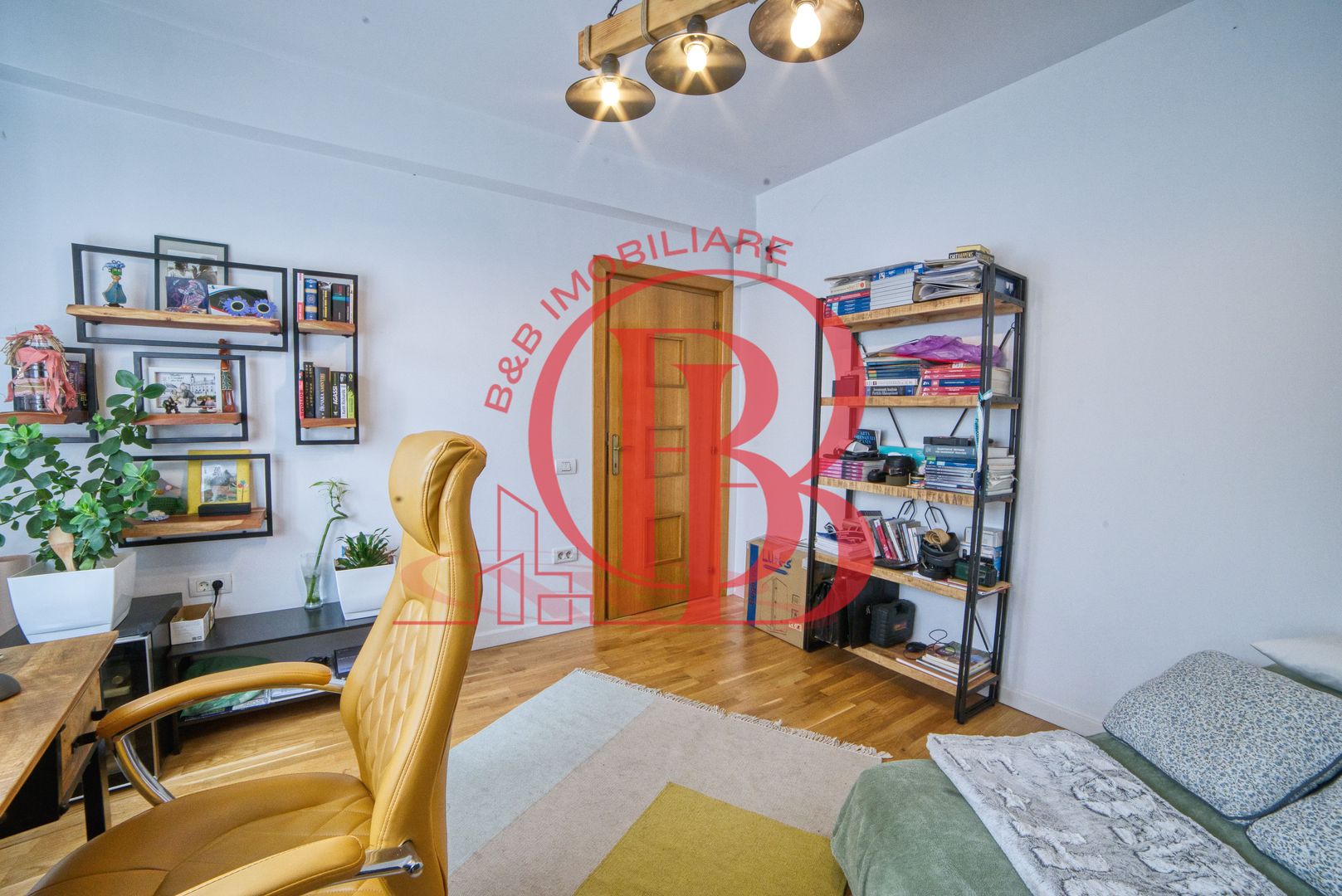 Casa complet mobilata 5 camere 3 bai curte generoasa - Poză 18