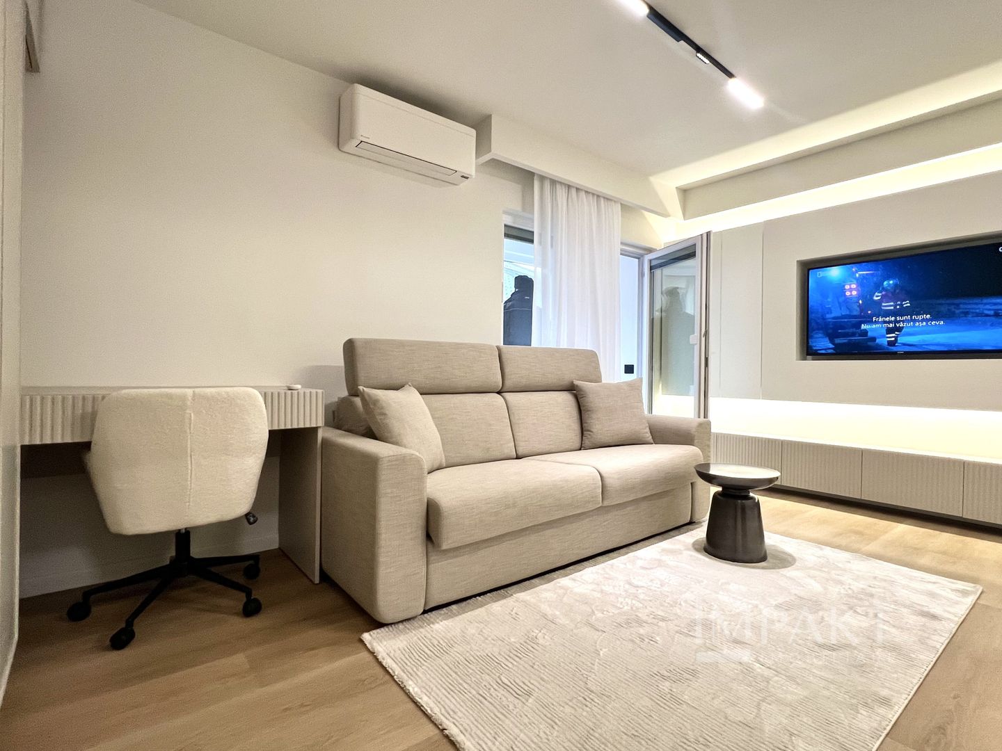 Apartament modern, recent renovat cu boxa si loc de parcare in centrul orasului! - Poză 1