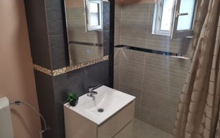 Apartament+spatiu comercial - Poză 2