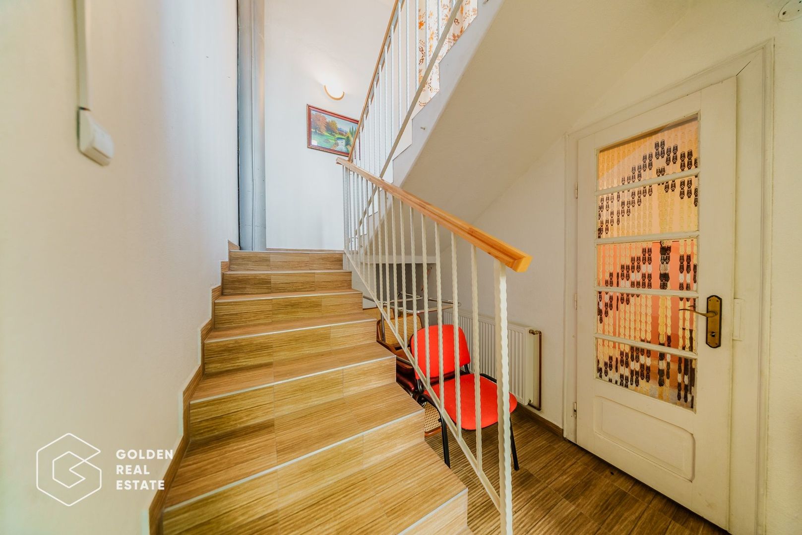 Vila superba, P+E,  Cuvin, 9 camere, 200 mp si teren 1300 mp plus anexa 3 camere - Poză 22