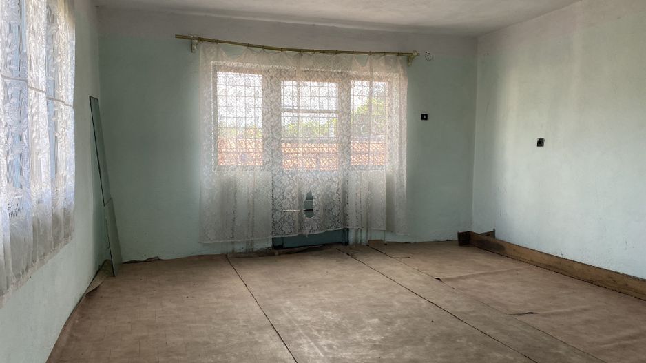 Vanzare casă cu potențial rezidențial și comercial în Pucioasa -441 mp - Poză 33