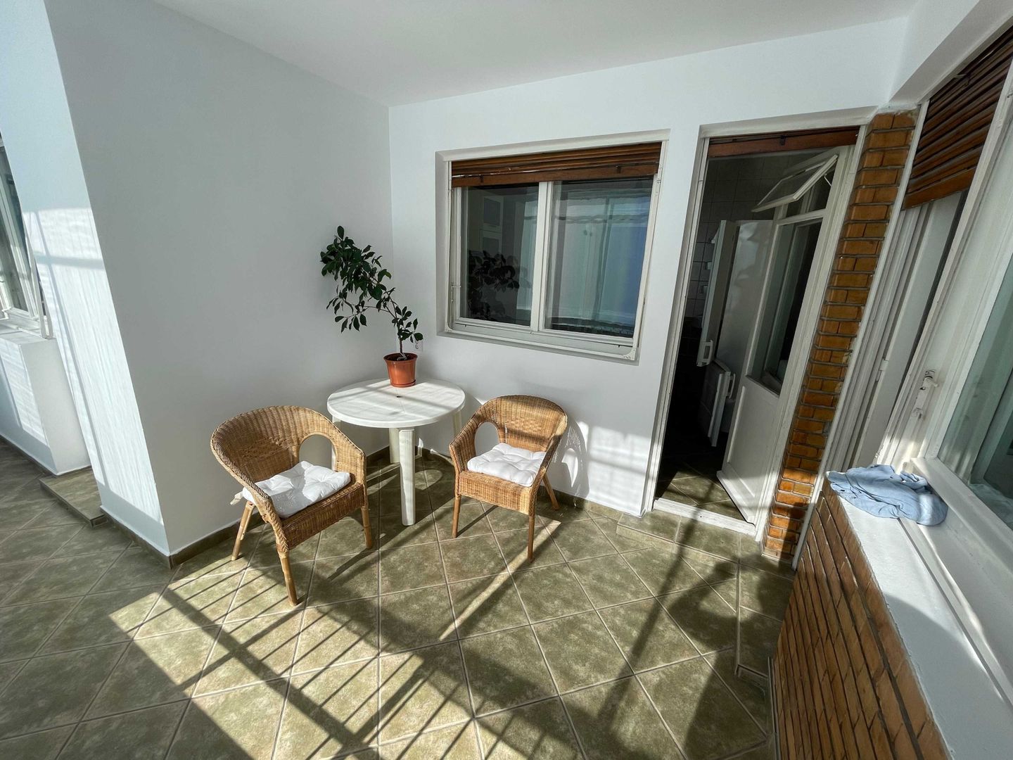 Apartament  2 camere -  zona Drumul Taberei - Poză 1