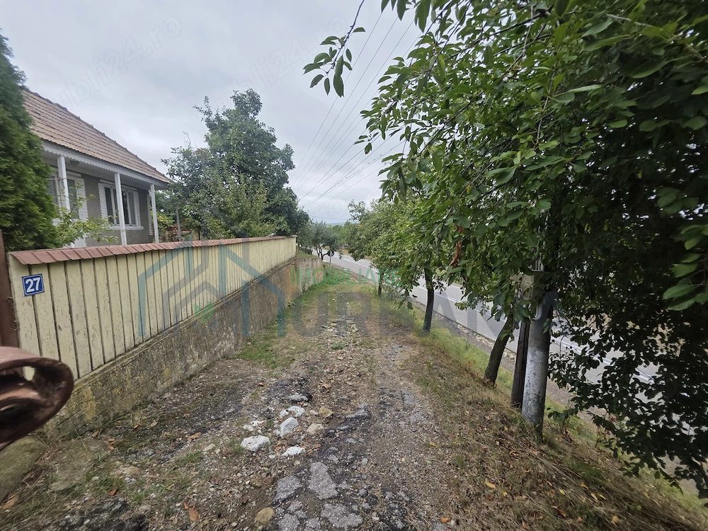 Ansamblu rezidențial cu 2 case în Scoposeni, comuna Gorban – teren 2400 mp, utilități complete - Poză 3