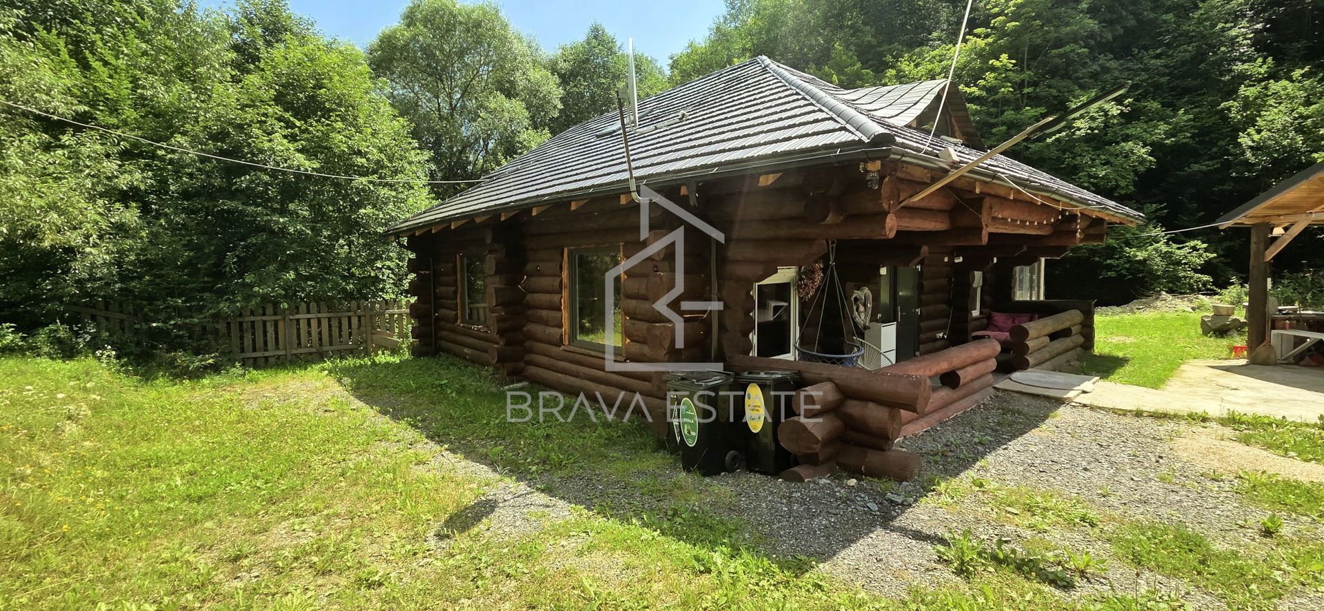 Cabană din lemn rotund, 210mp, ciubăr, jacuzzi, foișor, localitatea Băișoara - Poză 12