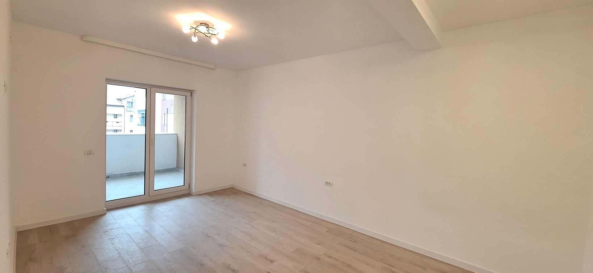 Apartament cu 3 camere si loc de parcare - Kaufland - Poză 9