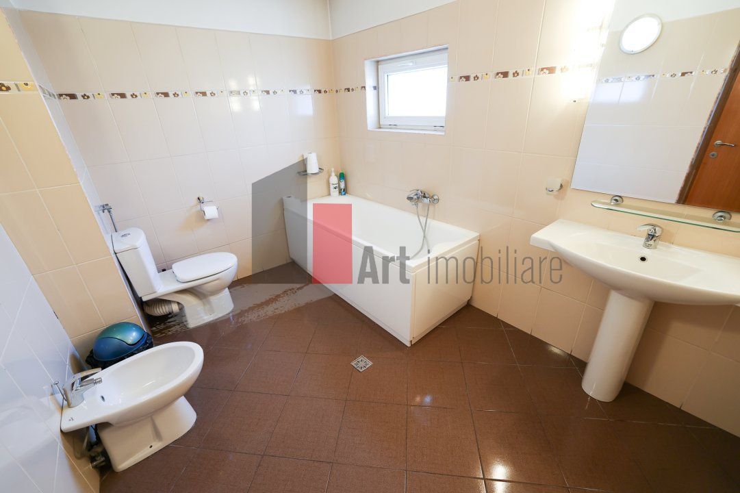 VILA IN DOMENII LOCATIE EXCELENTA - Poză 3