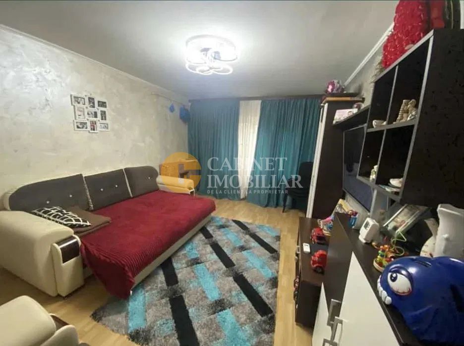 Cug - Selgros - 3 Camere Decomandat + Boxa .Bloc . 1992 - 72 Mp - Poză 4