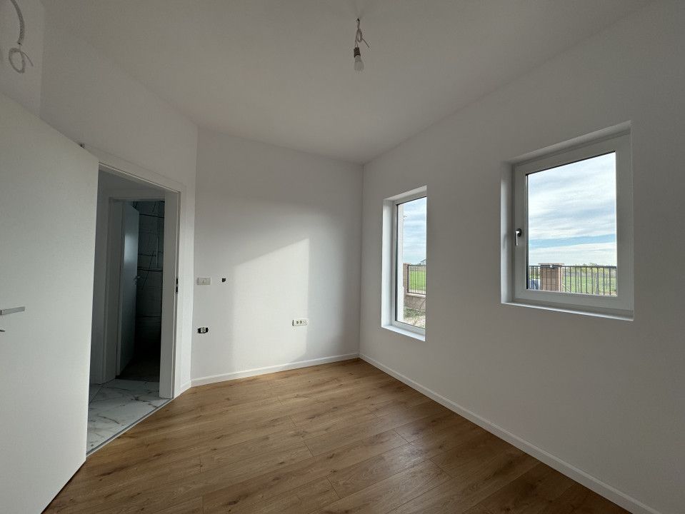 Duplex cu 4 camere si teren generos de 352 mp – Mosnita Noua - Poză 8