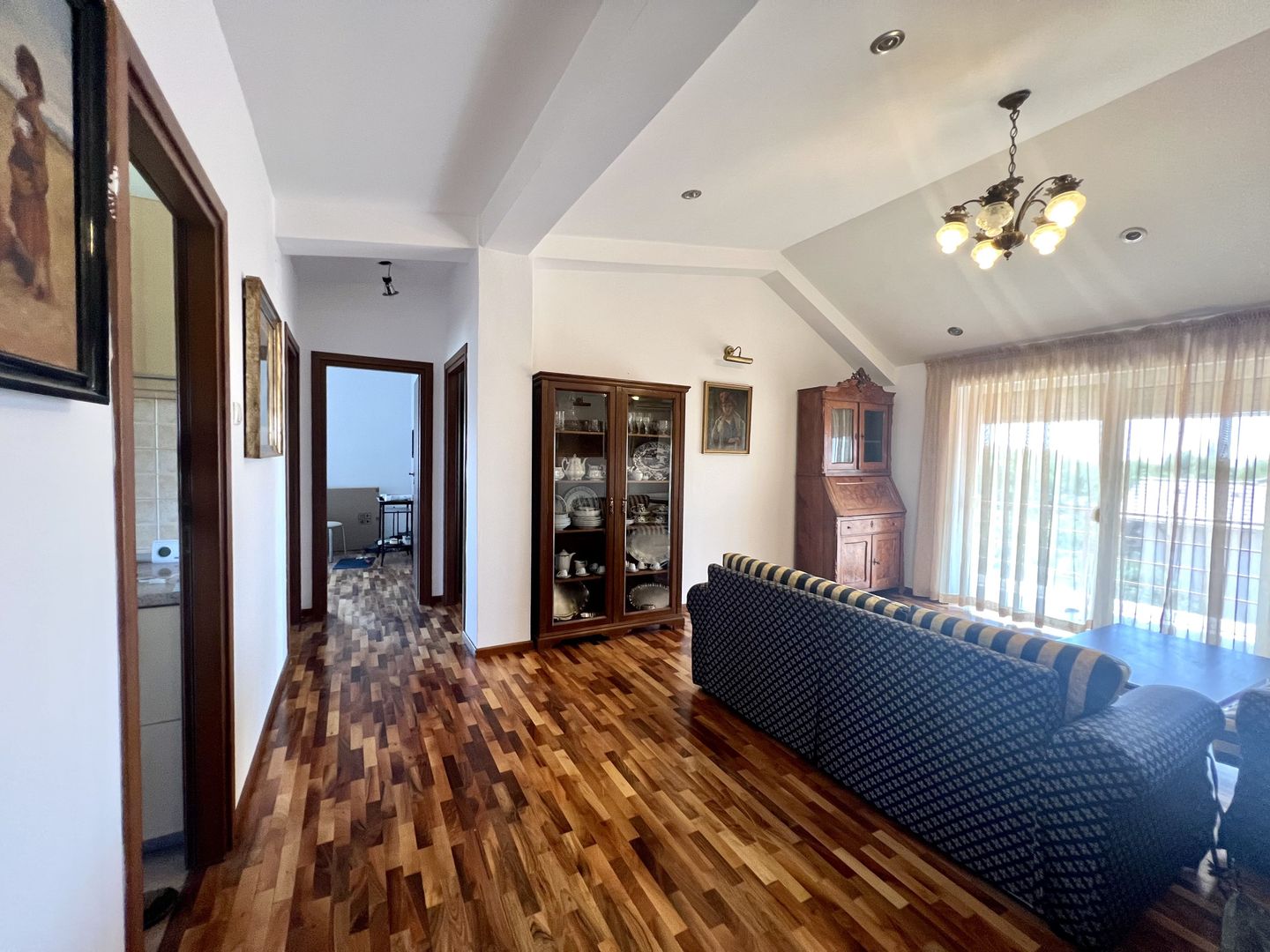 APARTAMENT SPATIOS - Poză 2