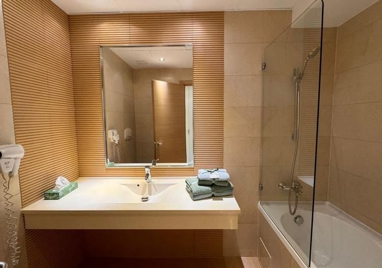 APARTAMENT  - MOBILAT SI UTILAT COMPLET(NOU) zona VITAN -BARZESTI - Poză 7