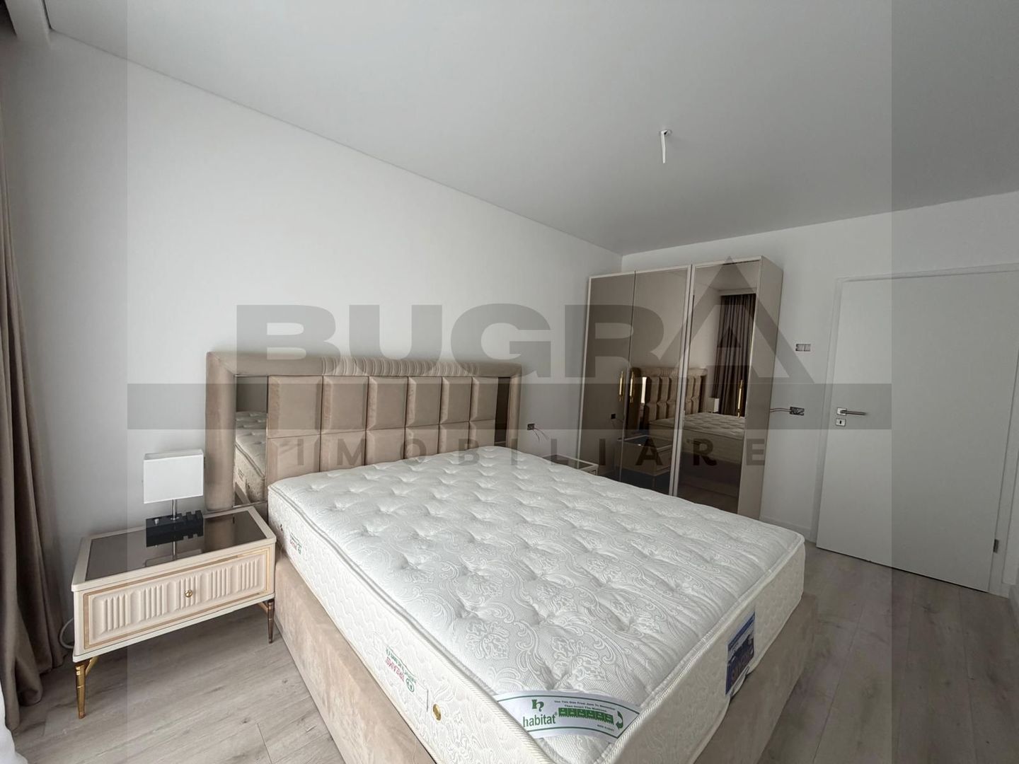 Apartament 3 camere modern, prima inchiriere, garaj, zona Golden Tulip - Poză 2