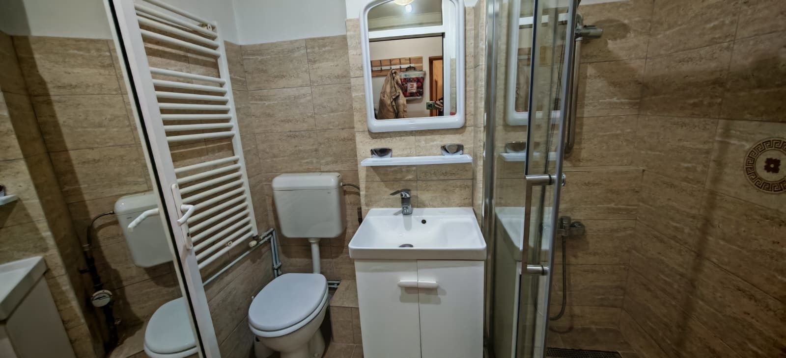 Garsoniera zona Tractorul ,bloc de apartamente - Poză 4