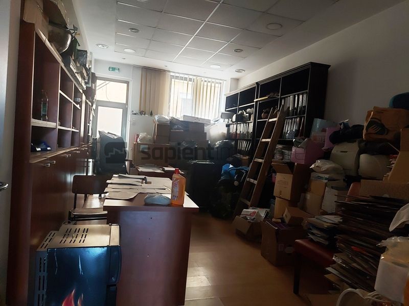 Spatiu comercial ultracentral ideal pentru birouri - Poză 11