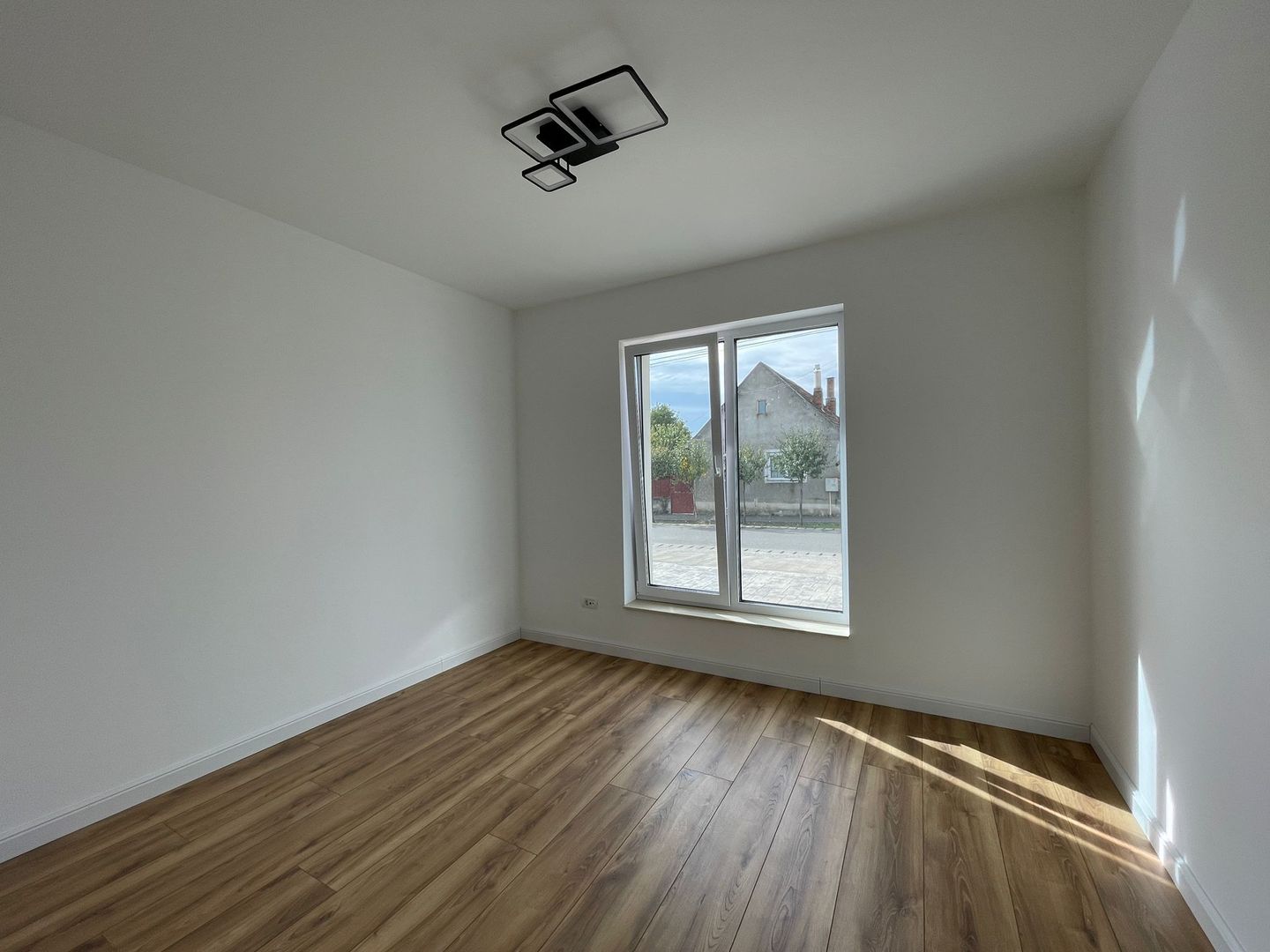 Duplex Parter-4 camere-SUPER POZITIE-Giarmata-Vii - Poză 3