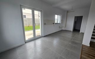 Duplex cu 5 camere despartit prin garaj in Giarmata - Poză 3