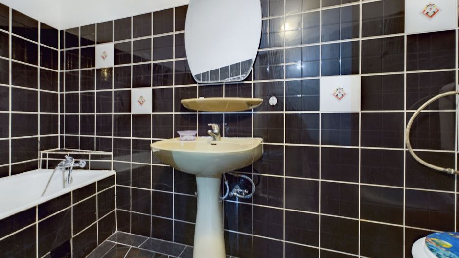 Apartament de 2 camere pe strada Episcopiei - Poză 4