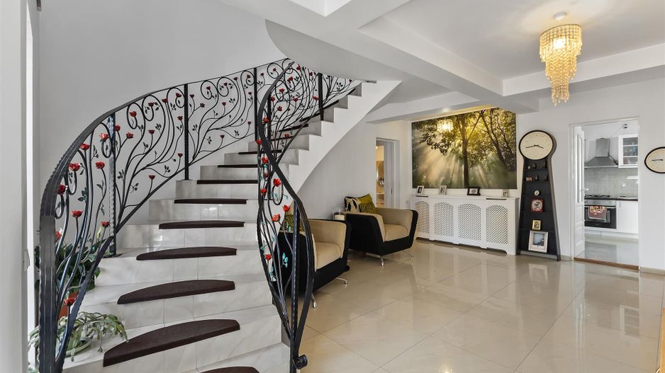 Vila / Casa superba cu 5 camere zona | 1032 mp teren |  Sanpetru Brasov - Poză 10