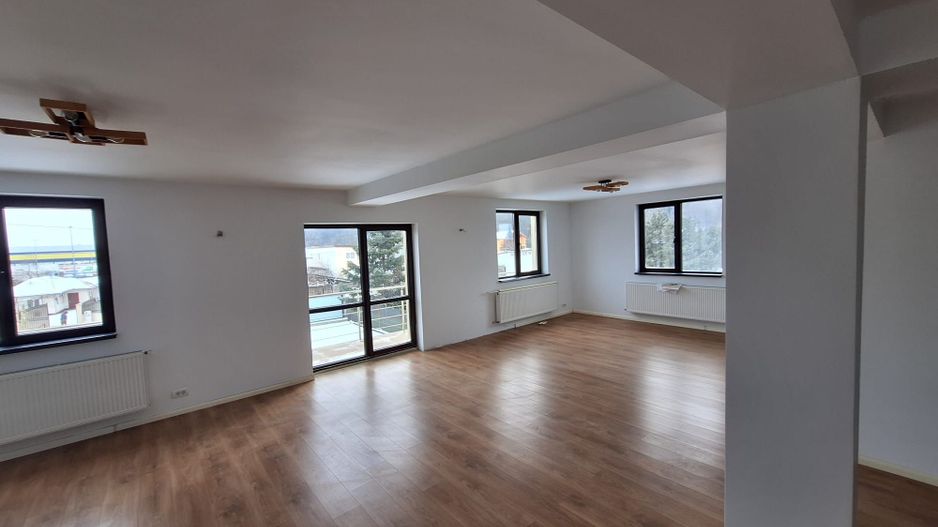 Spatiu Comercial Stradal P+Etaj - 440 Utili - Teren 765 mp - Parcare - Poză 3