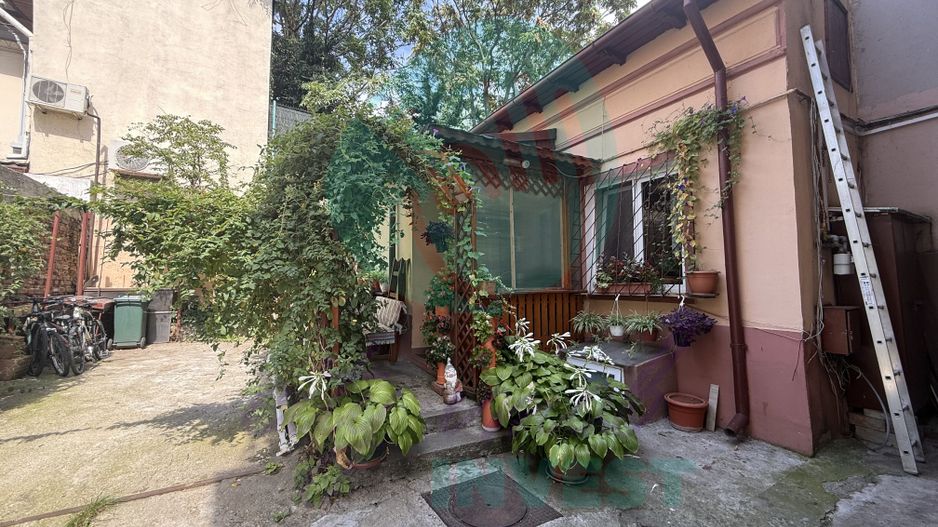 Casuta "bunicii" la 2 pasi de Calea Calarasilor - Poză 1