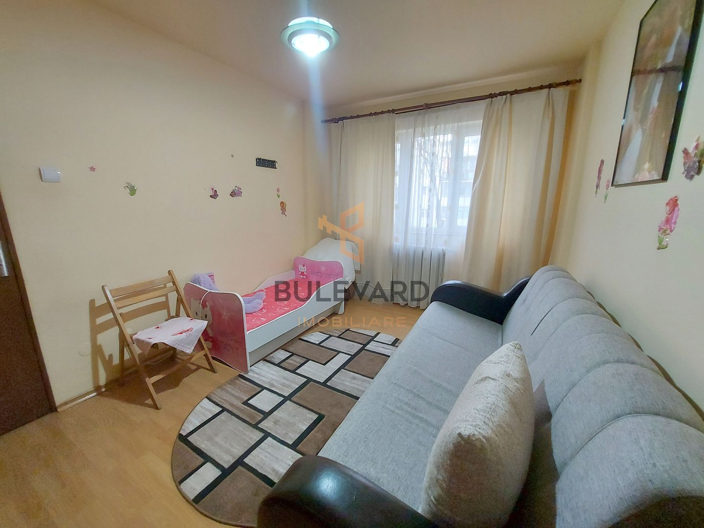 Apartament cu 3 camere decomandate, zona strazii Parang! - Poză 3