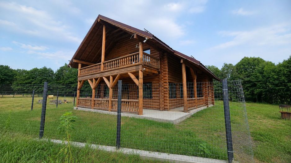 Chalet din busteni cu vedere panoramica spre Muntii Fagaras Tocile - Poză 1