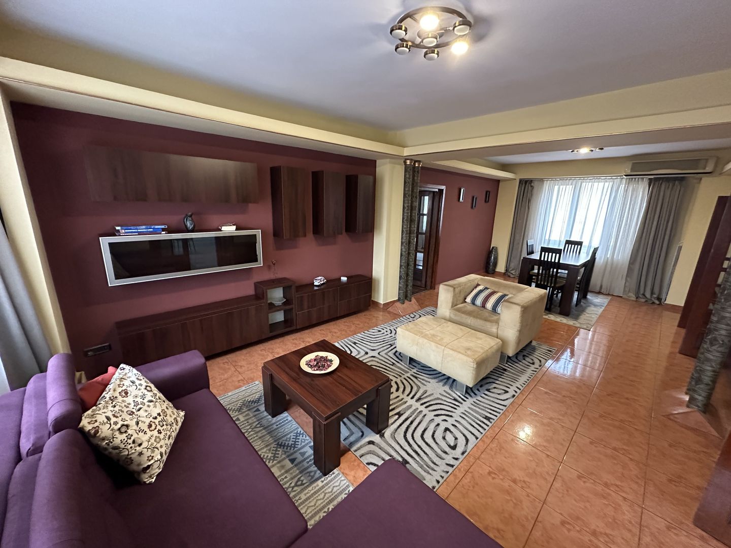 Apartament cu 3 camere în zona P-ta Unirii - Poză 1