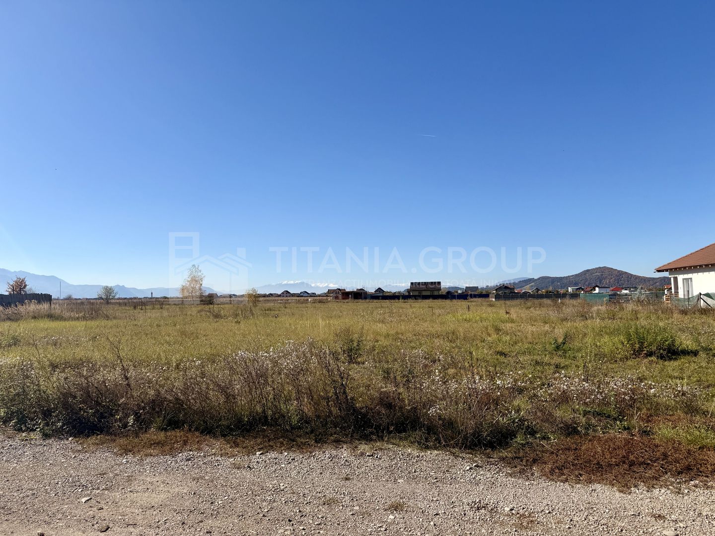 Teren intravilan, PUZ aprobat, 800 mp, cu utilități, Harman - Poză 1