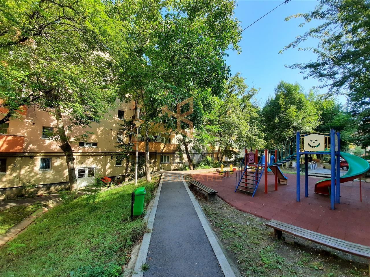 Ap 3 camere decomandate, semicentral, zona verede si linistita - Poză 4