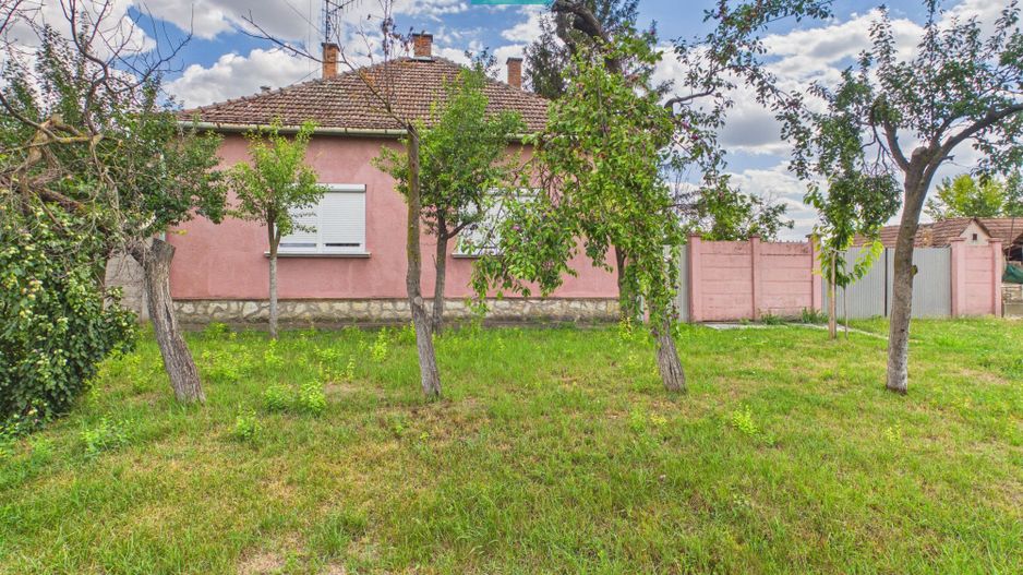 Casă cu 3 camere și teren de 1454 mp în Battonya - Poză 2